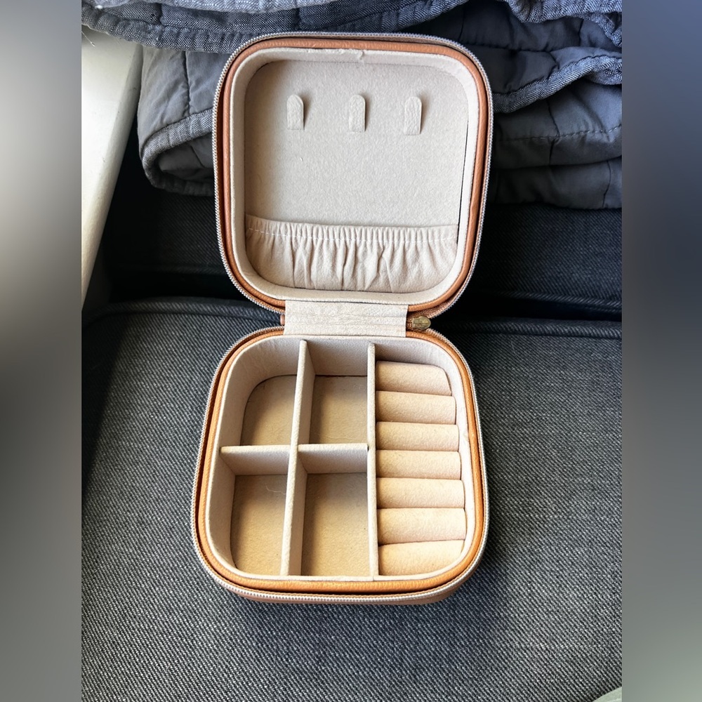 Samara the jewelry box - Tan - Picture 6 of 9